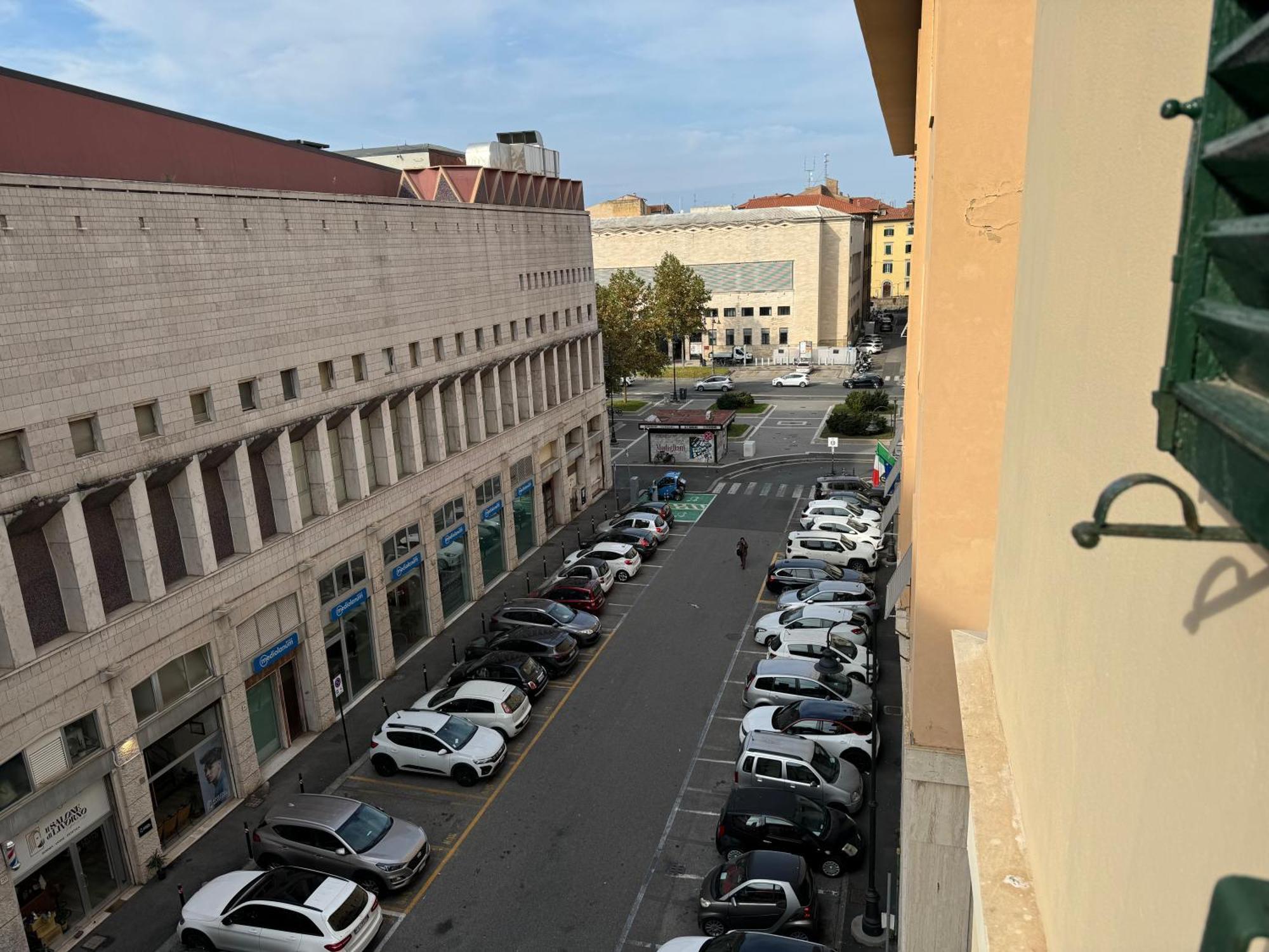 Affittacamere The Shuttle Livorno Exterior photo