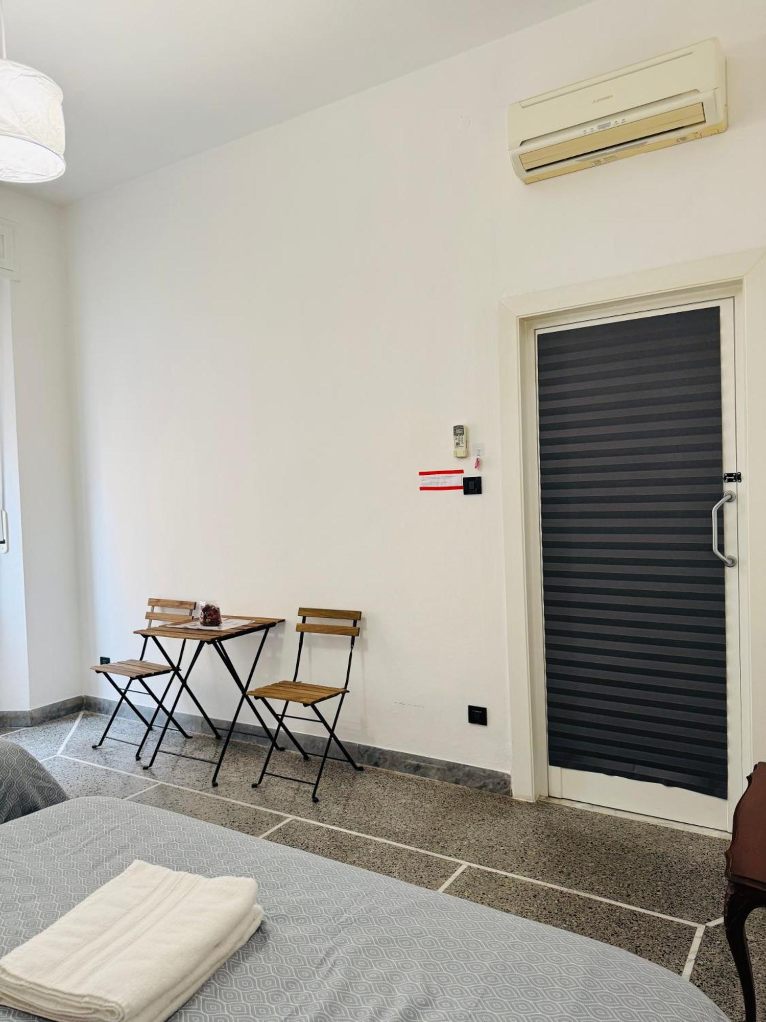 Affittacamere The Shuttle Livorno Exterior photo