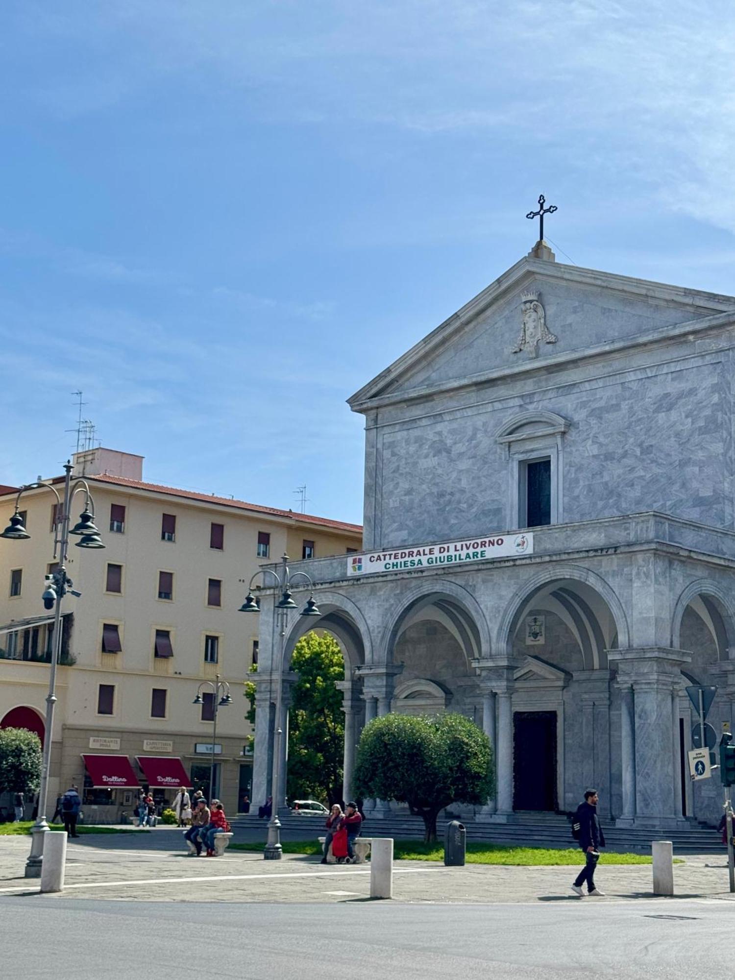 Affittacamere The Shuttle Livorno Exterior photo